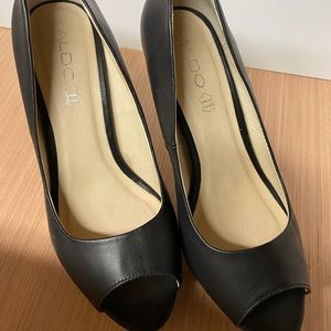 Women’s new shoes asking $25/pair. Nonsmoking home